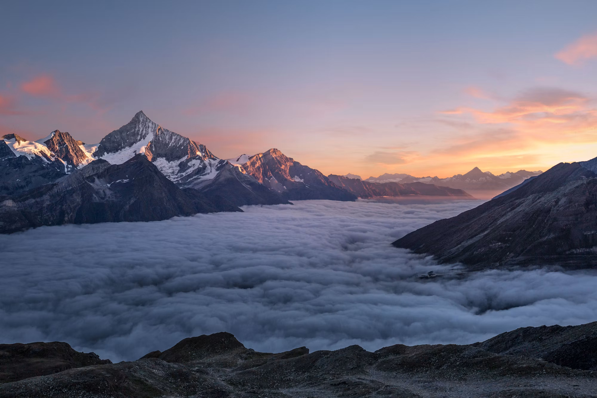 Vallée et lac vus depuis un sommet